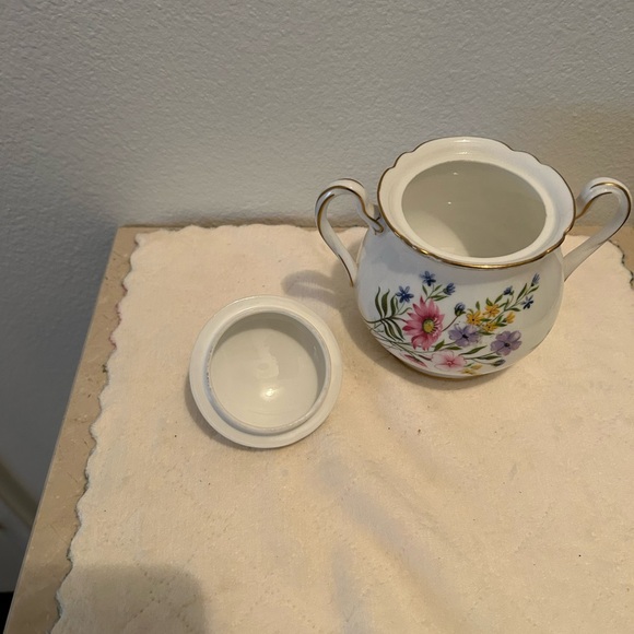 Shelley WILD FLOWERS Gainesborough 4.75" Sugar Bowl - Picture 4 of 12